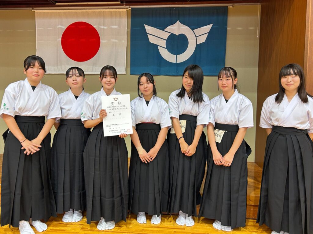 滋賀学園　女子弓道
