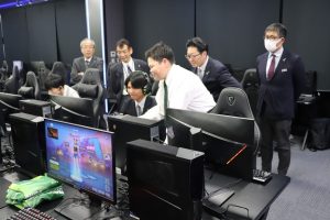 PC部 e-sportsユニホーム贈呈式を執り行いました - 滋賀学園高等 PC部 e-sportsユニホーム贈呈式を執り行いました - 滋賀学園高等